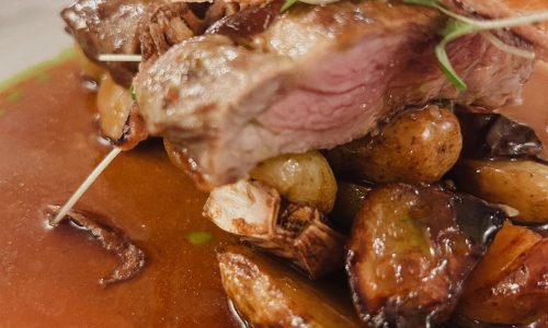 Epicurisme autour de la pluma de porc ibérique et pommes de terre grenailles